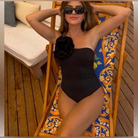 ZARA | NWT ASYMMETRICAL FLORAL ROSETTE SWIMSUIT ONE-PIECE IN BLACK XL - Picture 2 of 10